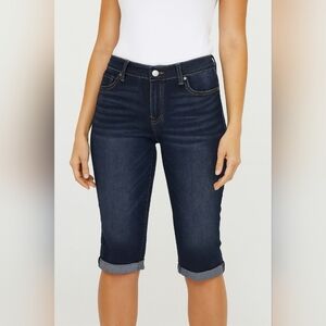 NWOT Jennifer Lopez Dark Wash Capri Jeans Size 4